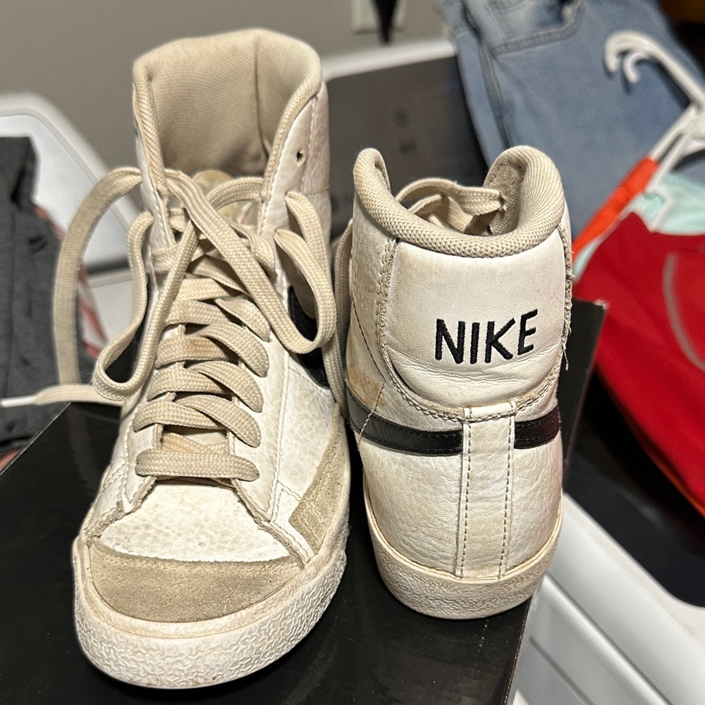 Nike High-Top Sneakers in Beige and Off-White